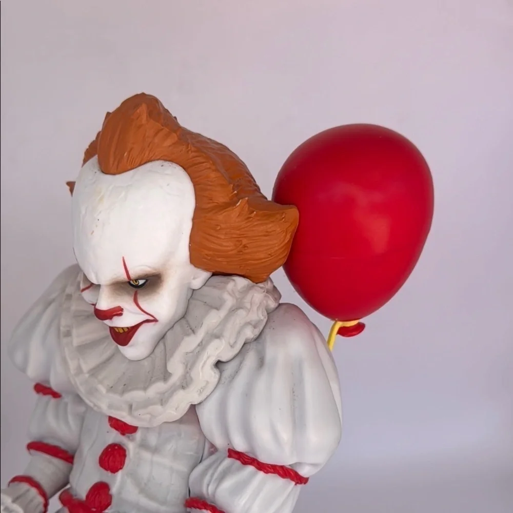 IT White and Red Clown PHONE REMOTE FAMING HOlDER Figurine